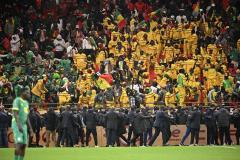 Des supporters sénégalais lors de la finale de la CAN, remportée sur le terrain par leur équipe (1-0 a.p.), le 18&nbsp;janvier. (S.&nbsp;Mantey/L'Équipe)