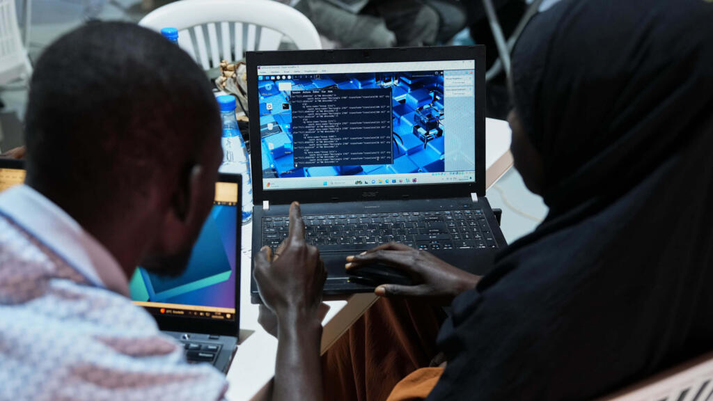 A cybersecurity workshop in Dakar, Senegal, highlighting digital threats facing the nation.