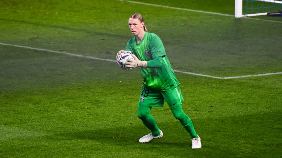 Matvey Safonov in action for PSG