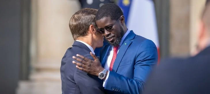 Senegal's financial crisis: Emmanuel Macron's pledge to Diomaye Faye Bassirou Diomaye Faye and Emmanuel Macron in a bilateral meeting