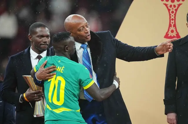 Sadio Mané and Patrice Motsepe during the CAN 2025 final
