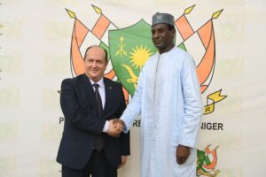 Algerian PM meets Niger president to boost bilateral ties and energy projects