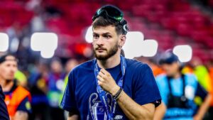 Kvaratskhelia’s PSG move hailed as historic winter transfer
