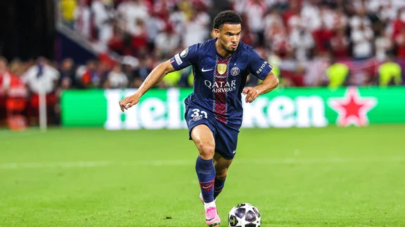 Warren Zaïre-Emery in action for PSG