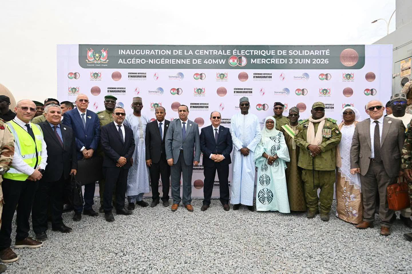 Algerian and Nigerien officials during the inauguration ceremony
