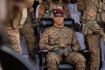 Le capitaine Ibrahim Traoré mène depuis son arrivée au pouvoir une politique de rupture face aux puissances occidentales, en particulier la France.