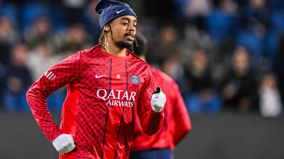 Bradley Barcola in action for Paris Saint-Germain