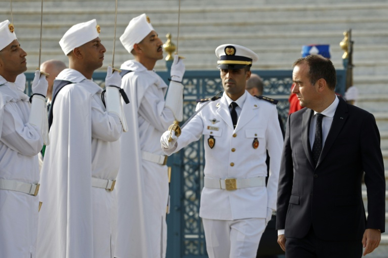 Sébastien Lecornu reviewing a royal guard honor