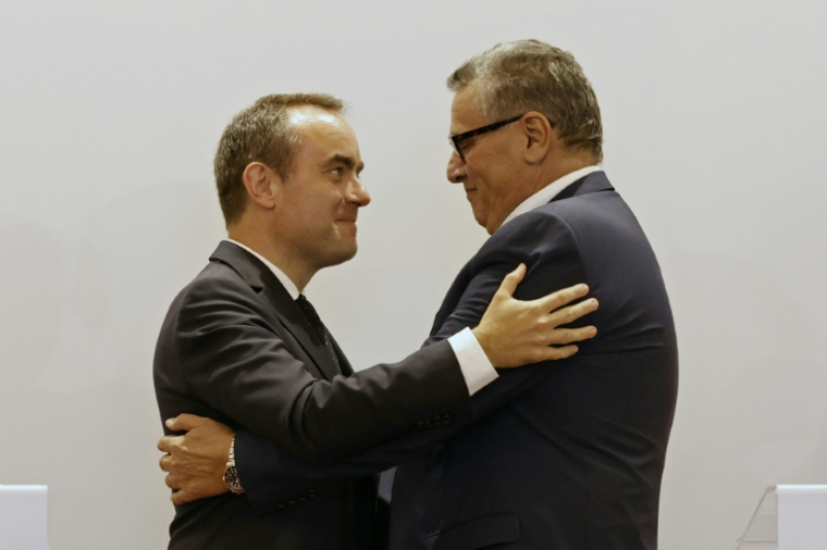 Lecornu and Akhannouch exchange greetings at the press conference