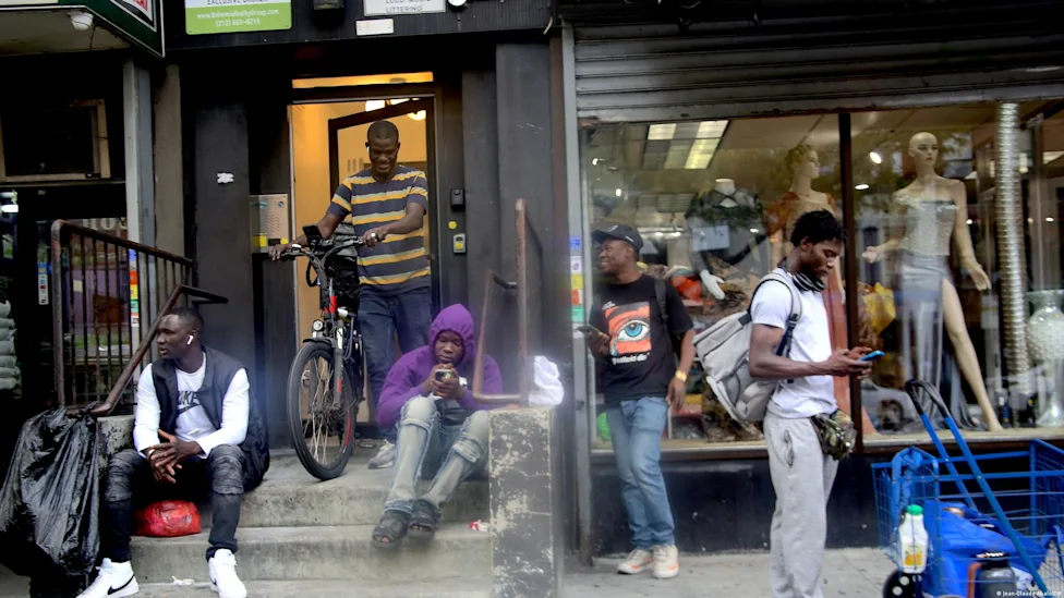 Group of migrants in Yaoundé