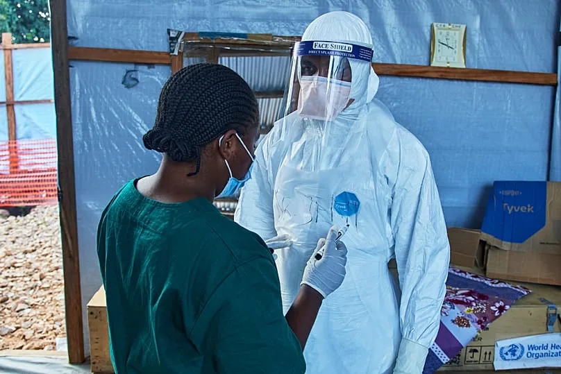 Des soignants échangent au Centre médical évangélique de Bunia, 3 juillet 2026